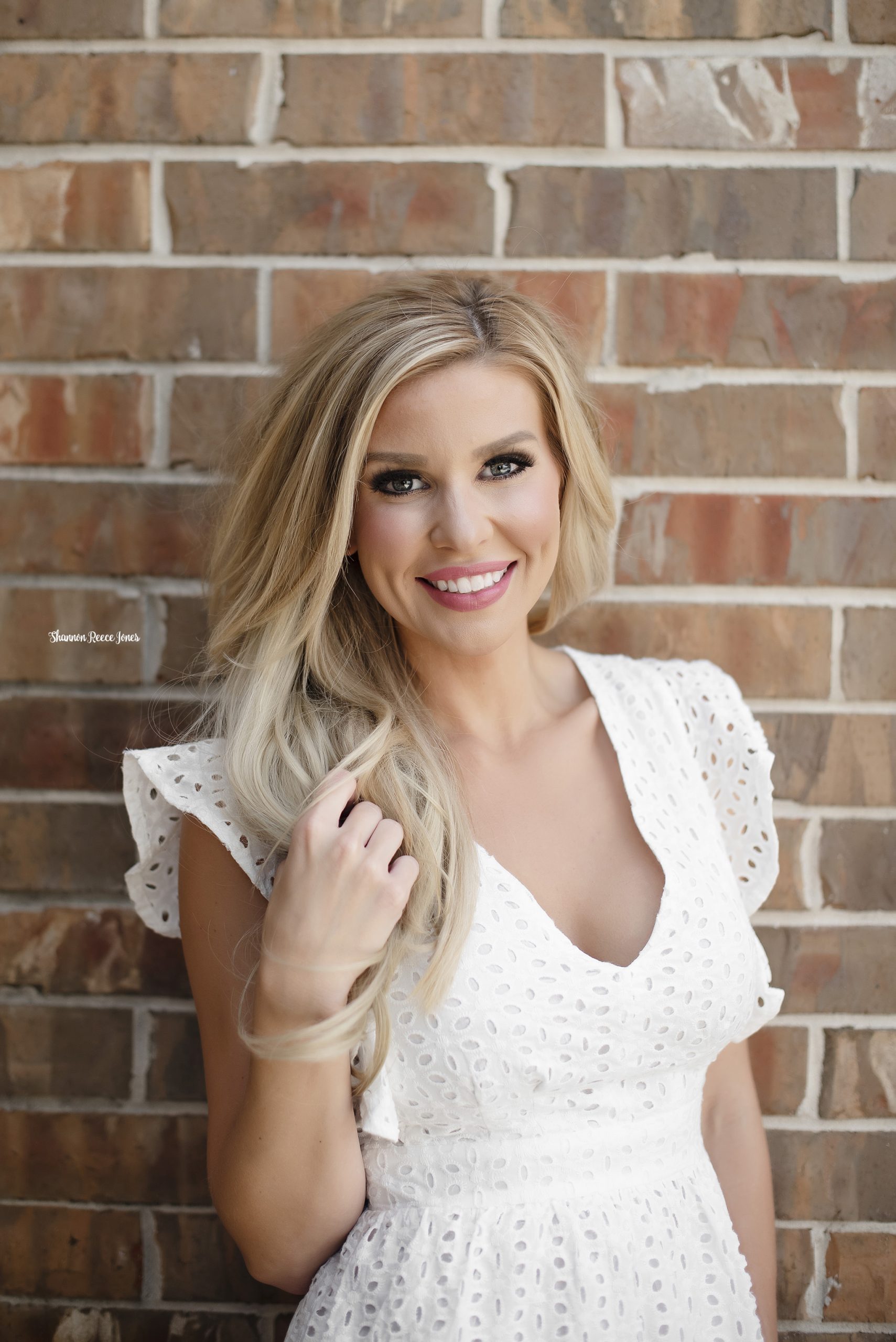 1565209307-Hair and Makeup 4 copy 1565209307-Hair and Makeup 4 copy