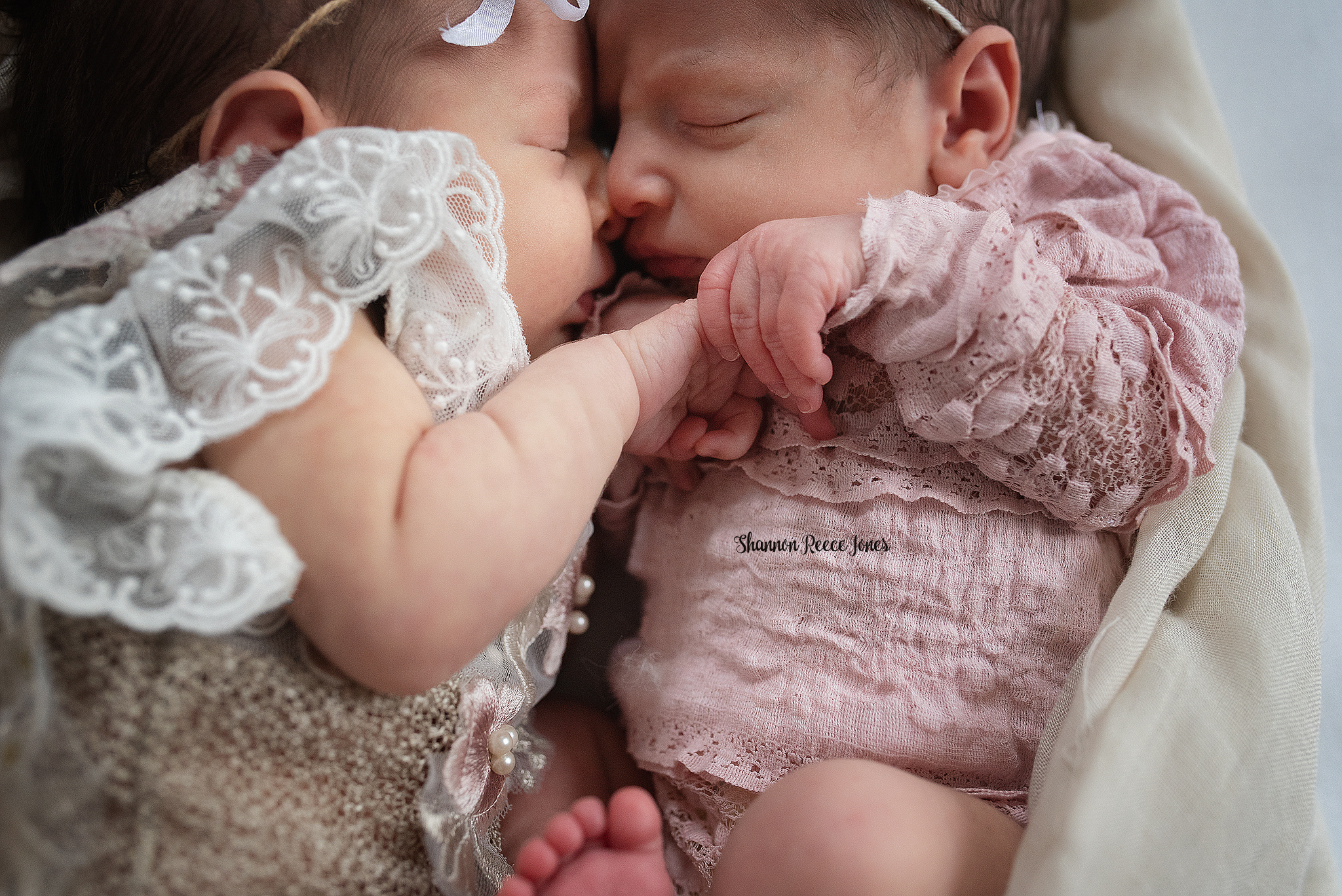 Twin Newborn Photos 