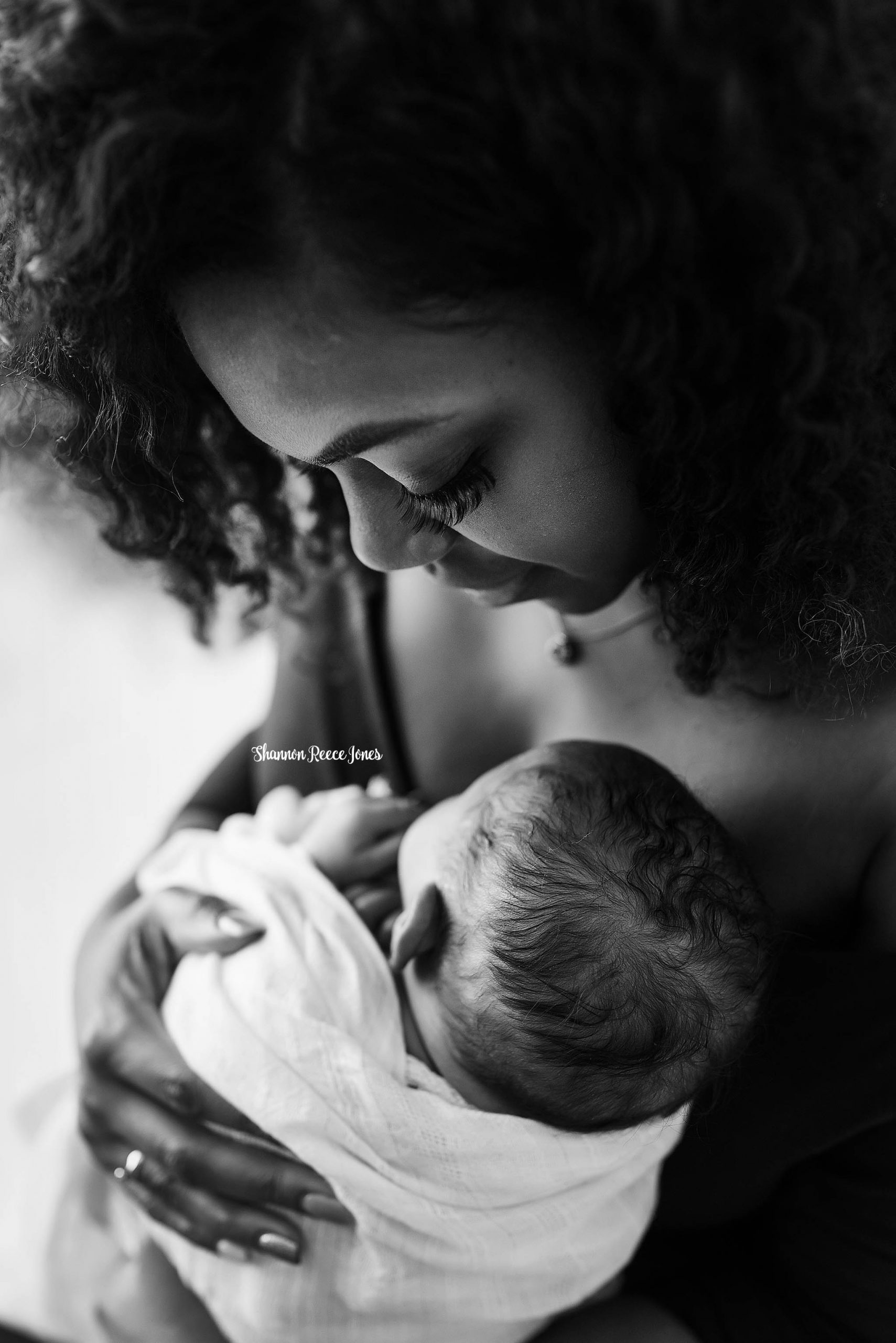 mother and newborn baby photography
