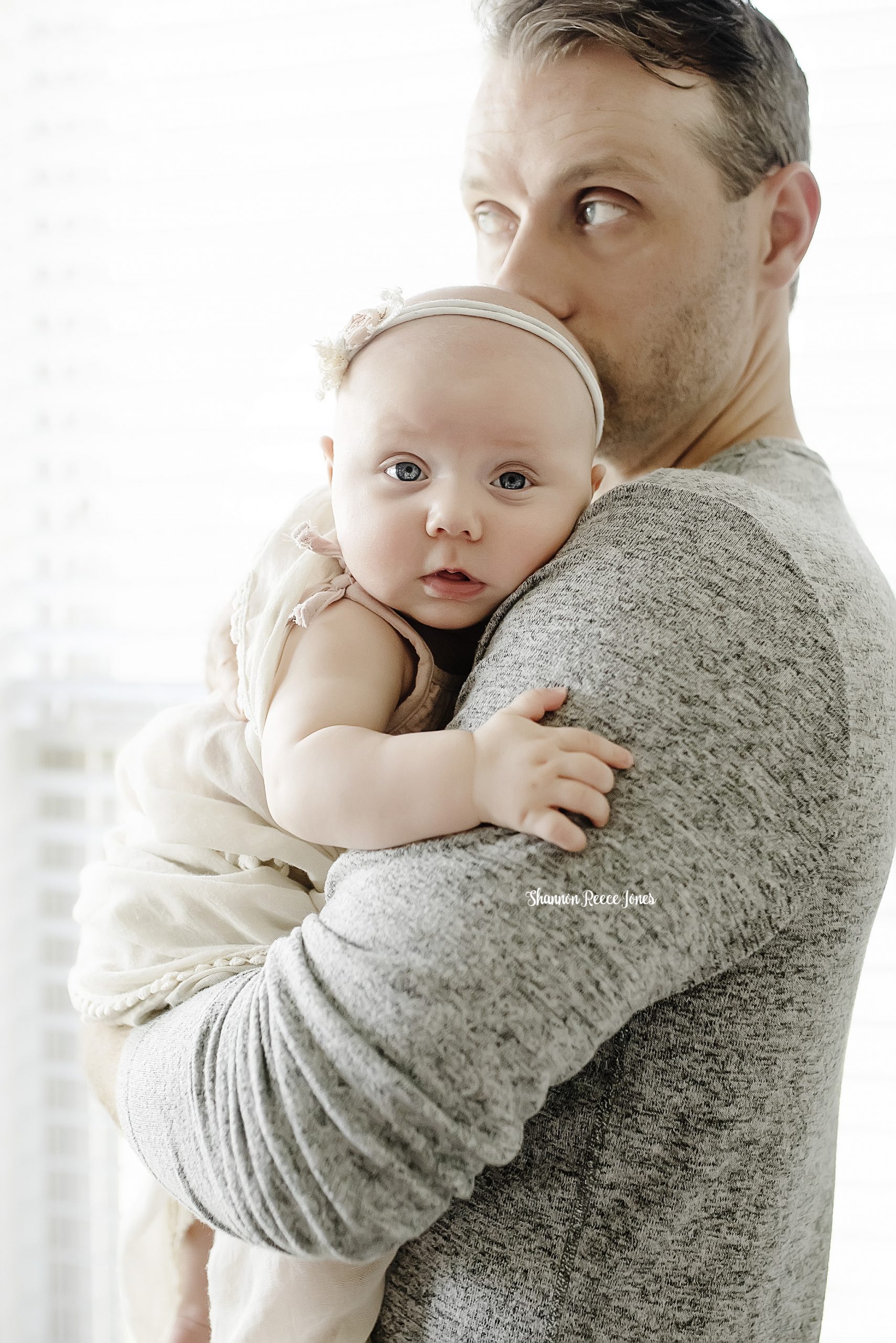 baby photographer texas, dad holding baby girl