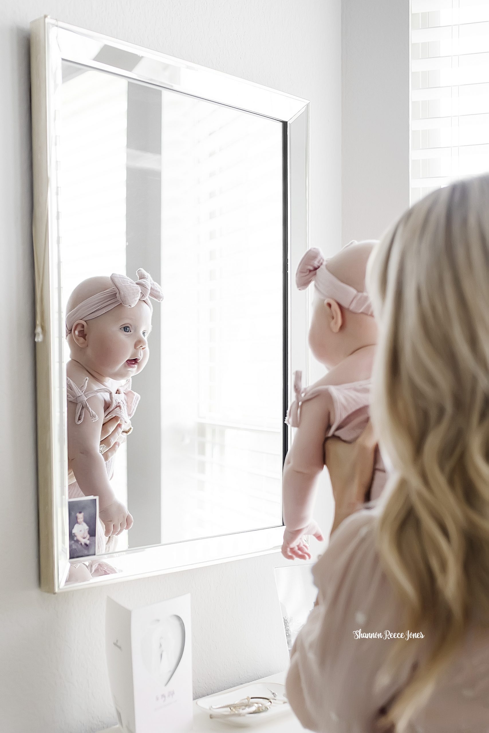 lifestyle baby photography, mom holding baby up to mirror