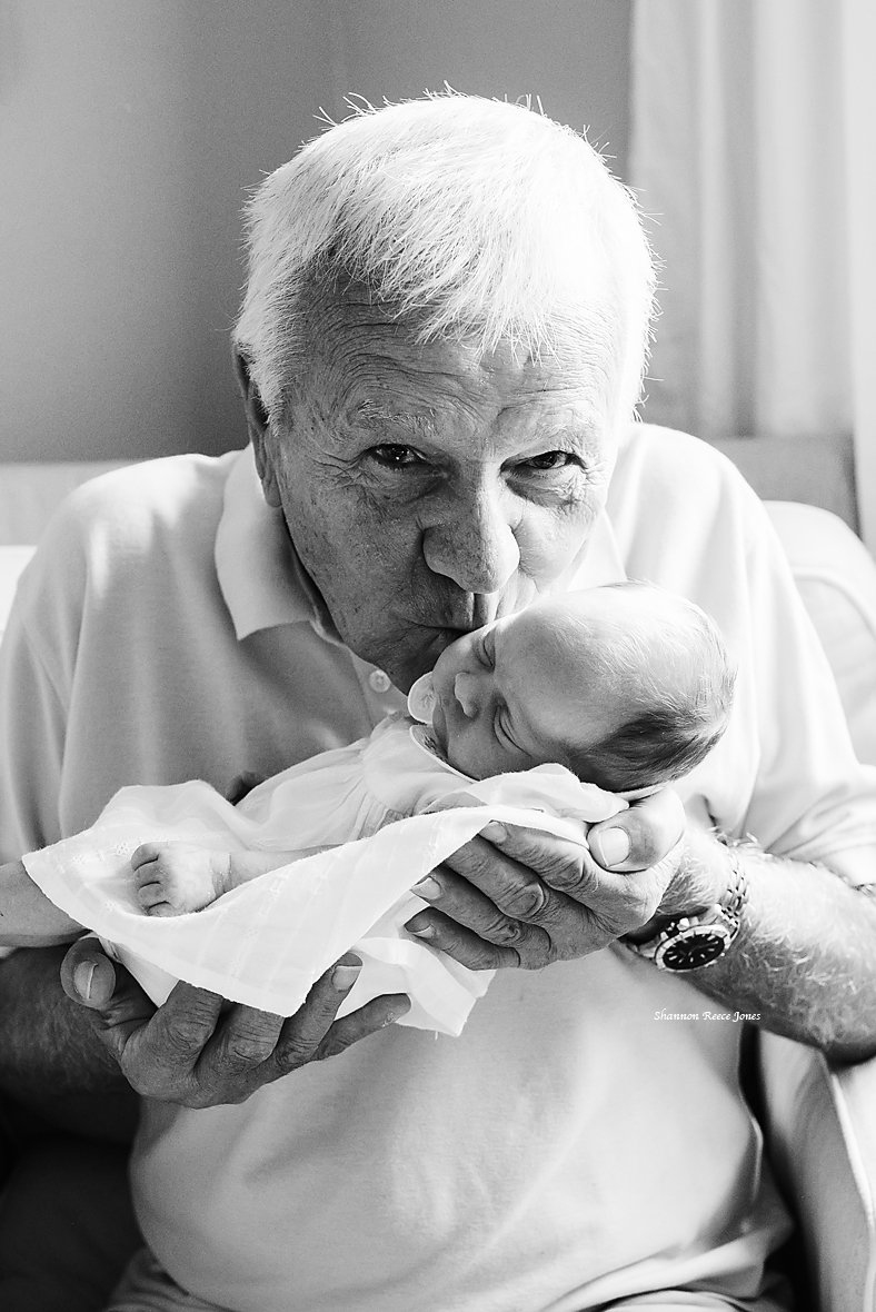 ways to include grandparents in newborn photos