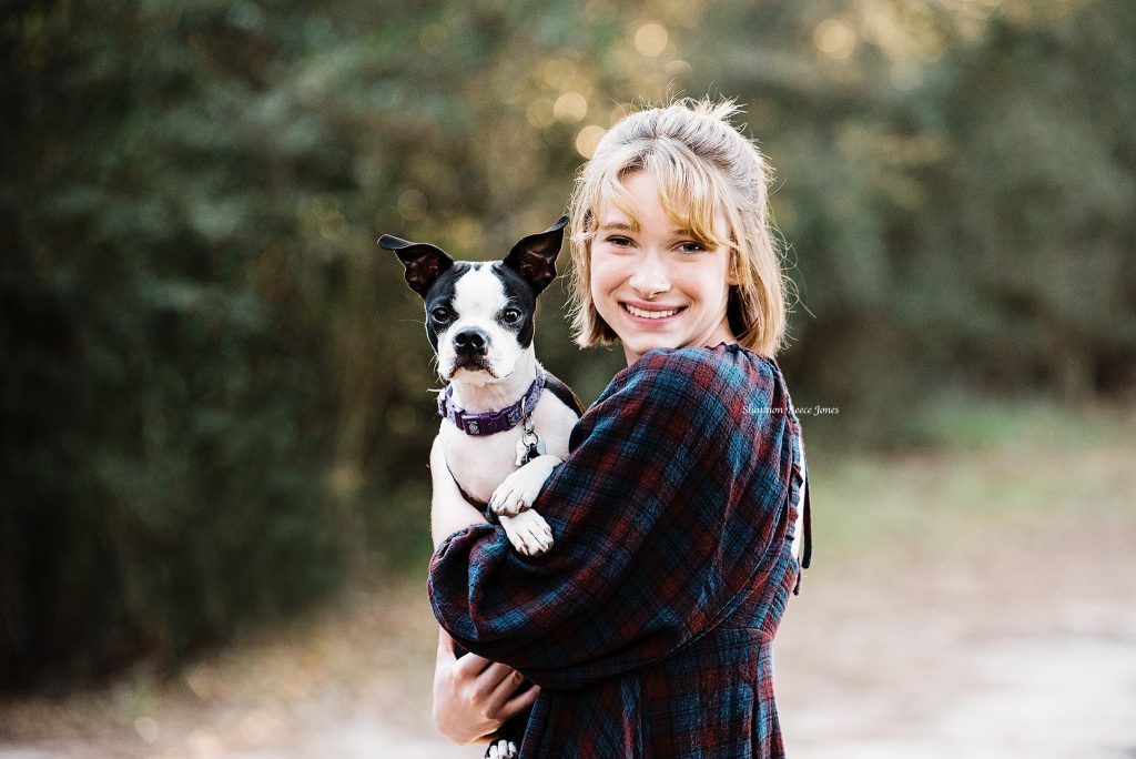 senior picture ideas, girl holding dog