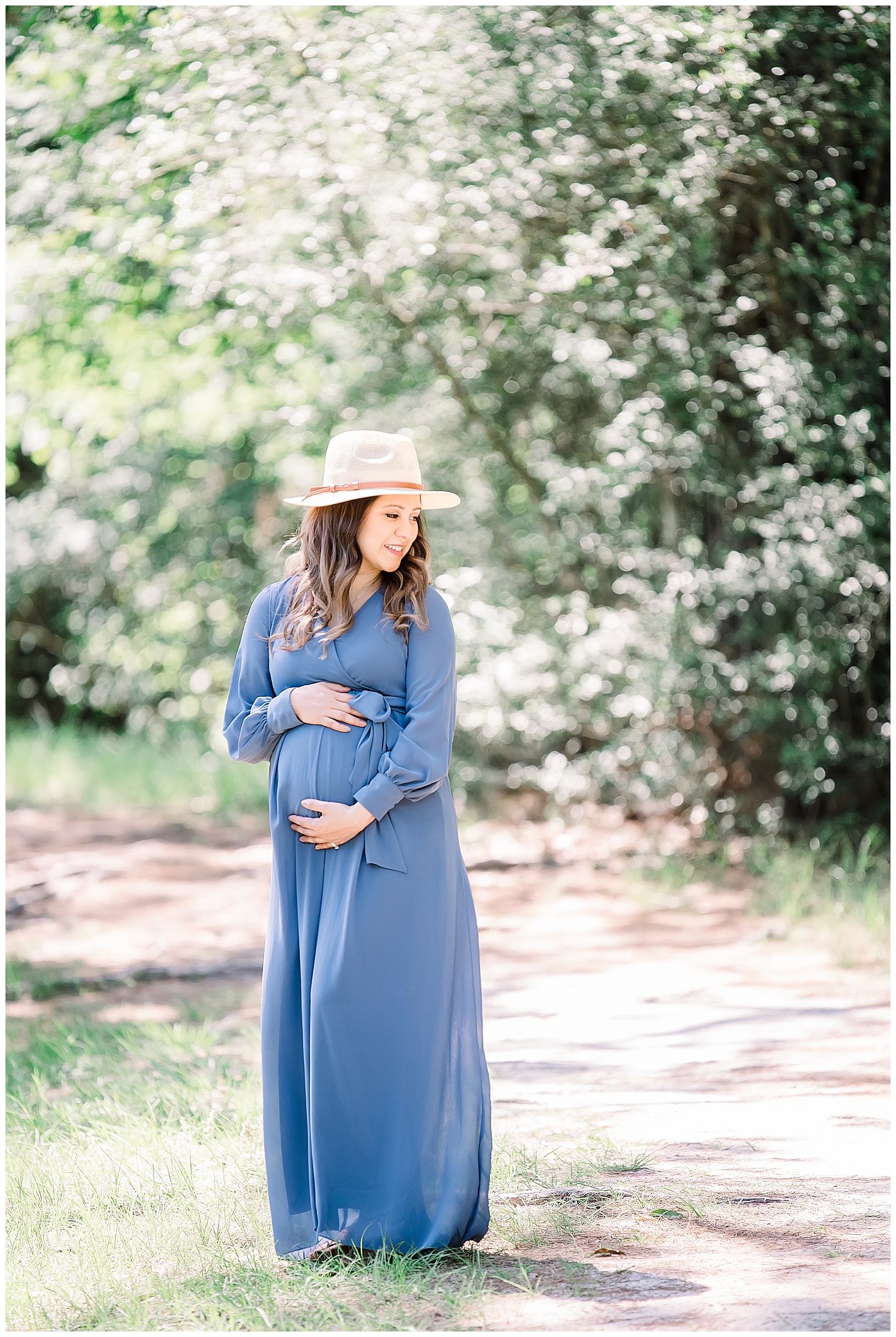 Outdoor maternity photography session in Spring Texas