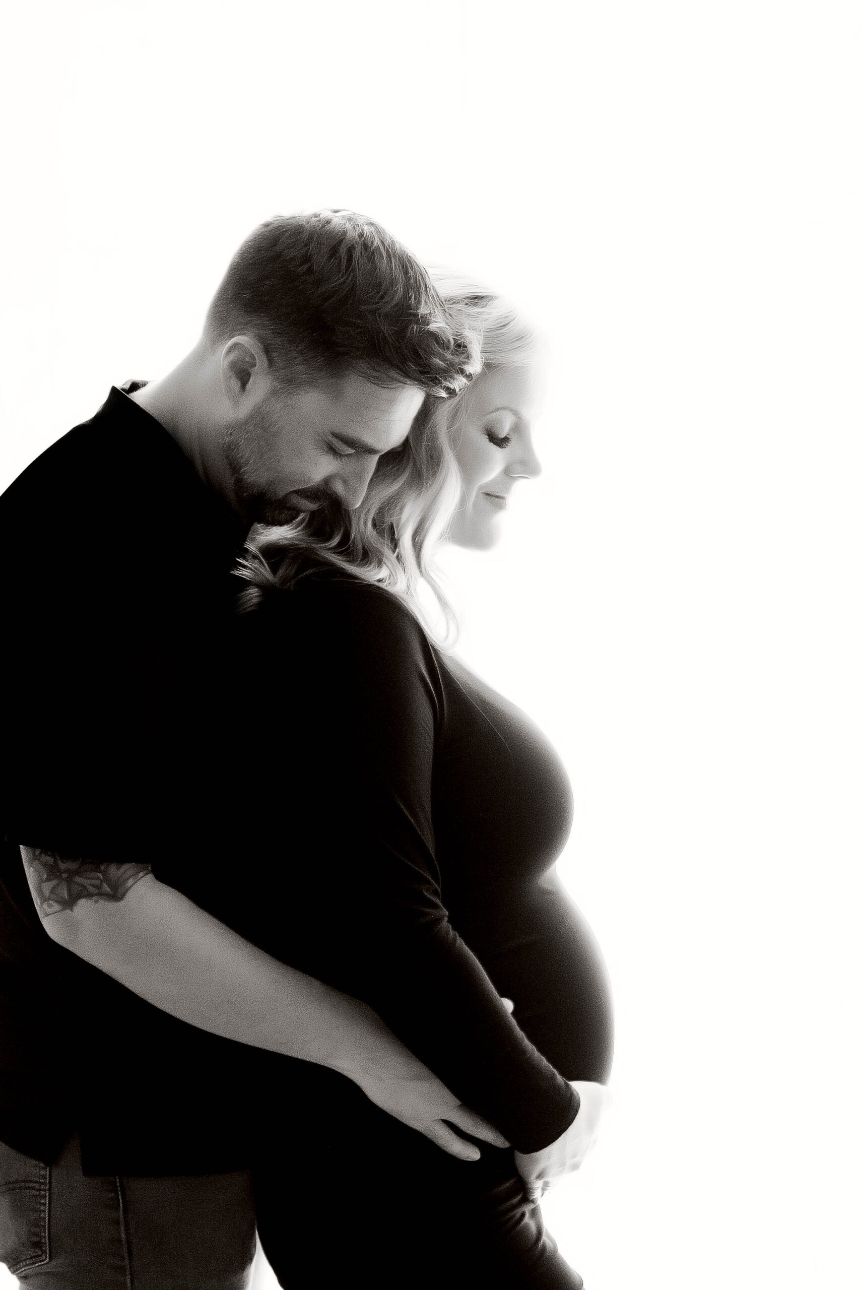 Black and White Maternity Couples Pictures - Houston Maternity Photographer