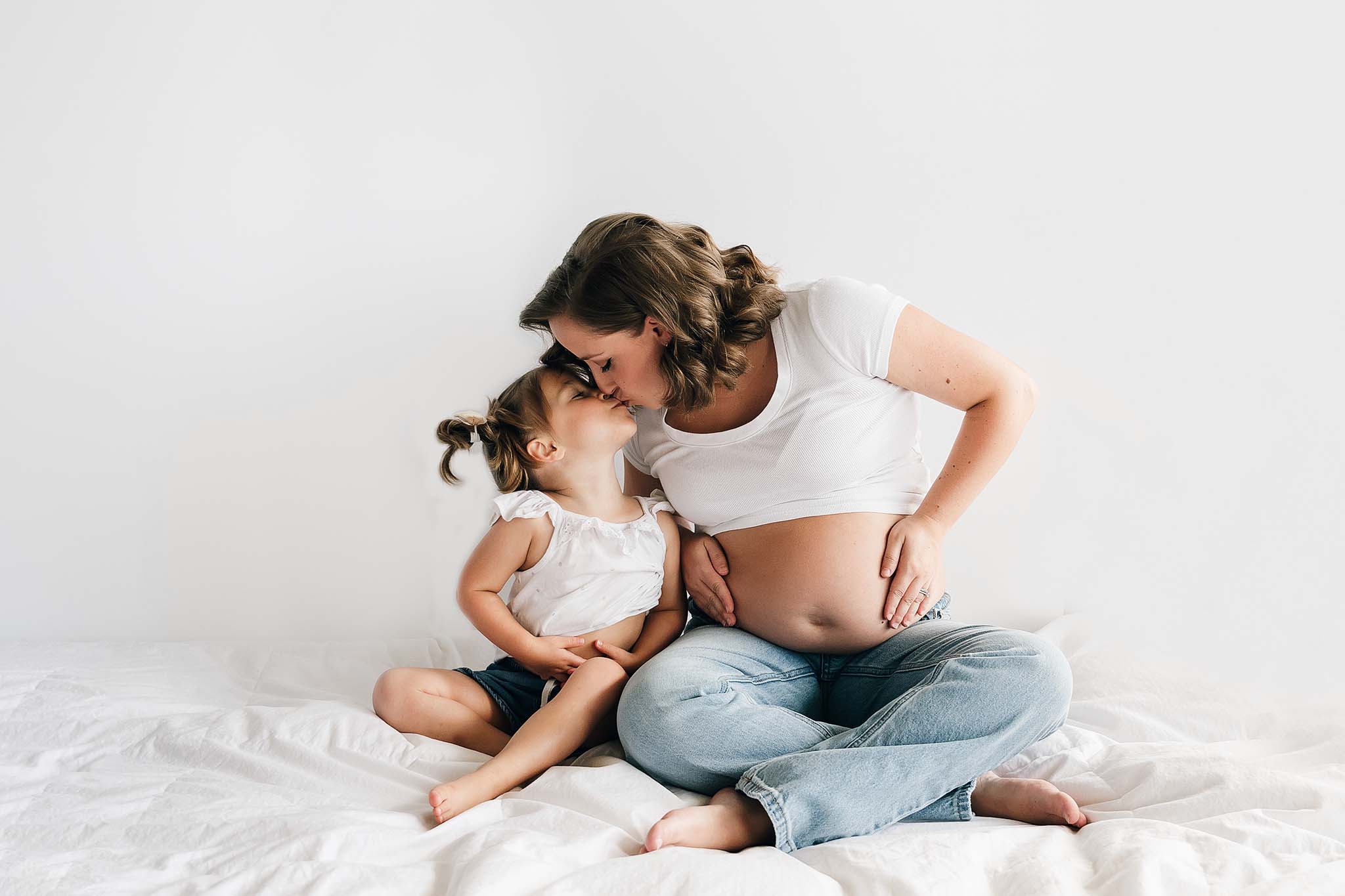 Houston maternity photos with toddler sibling